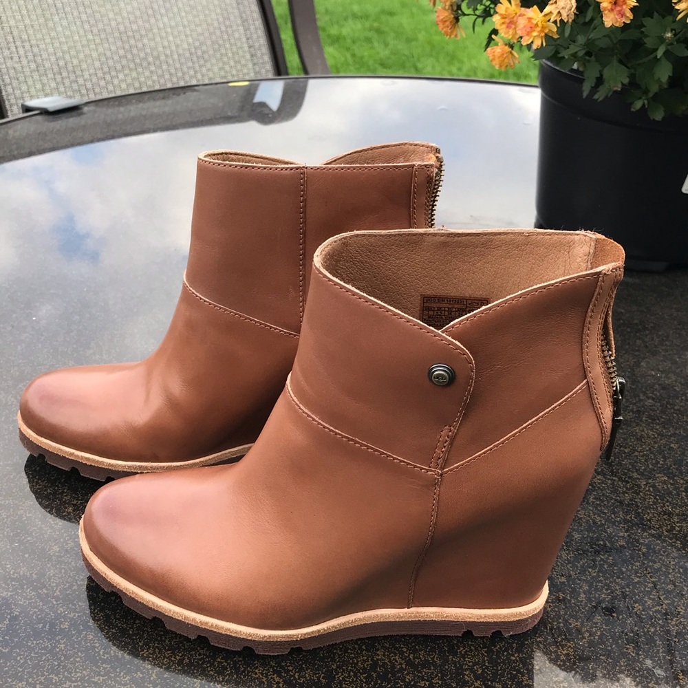 Women’s size 7 UGG leather high heeled booties